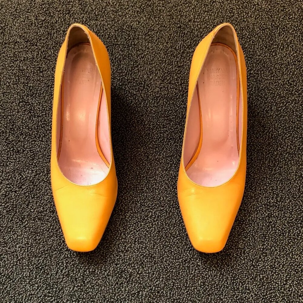 EUC classic pumps